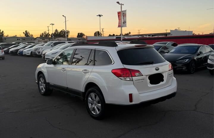 
								2012 Subaru outback 2.5i Premium full									