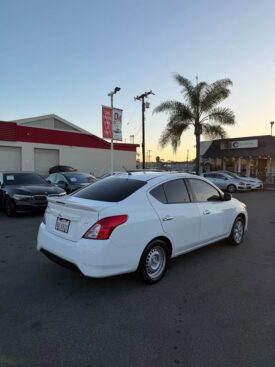 2019 Nissan versa