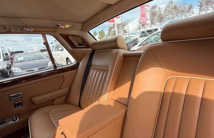 
								1988 Rolls-Royce Silver Spur full									