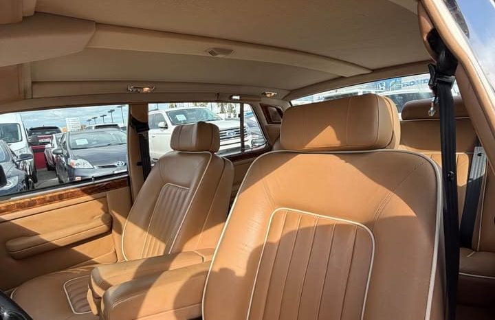 
								1988 Rolls-Royce Silver Spur full									