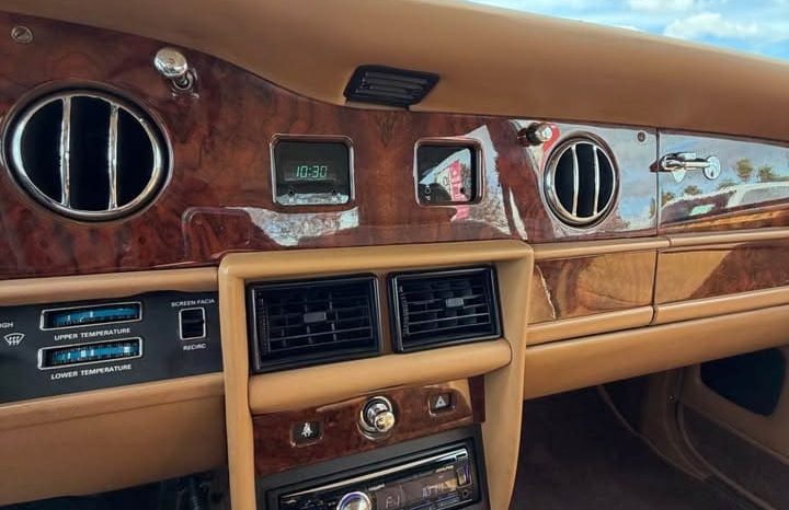 
								1988 Rolls-Royce Silver Spur full									