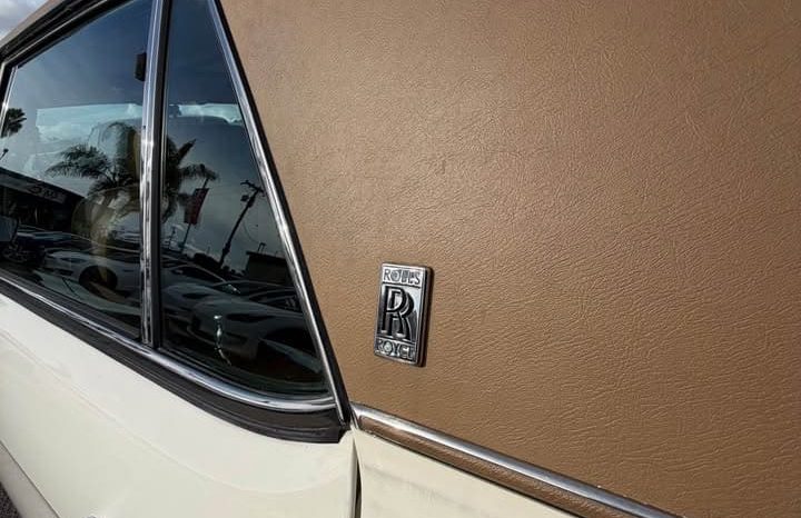 
								1988 Rolls-Royce Silver Spur full									