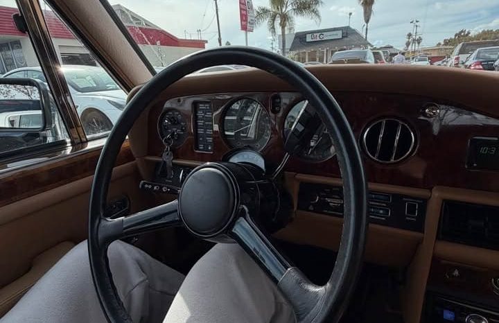 
								1988 Rolls-Royce Silver Spur full									