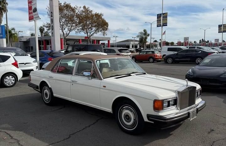 
								1988 Rolls-Royce Silver Spur full									