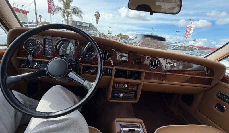 
								1988 Rolls-Royce Silver Spur full									