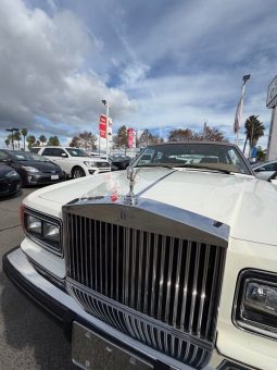 
										1988 Rolls-Royce Silver Spur full									