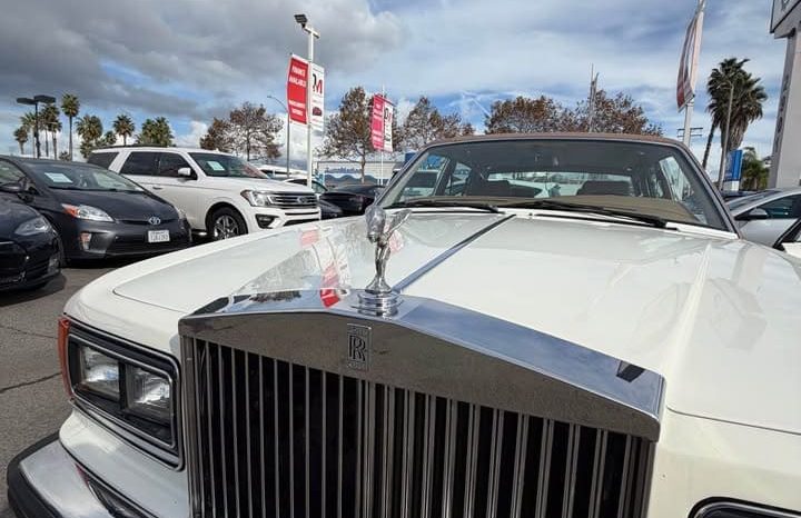 
								1988 Rolls-Royce Silver Spur full									