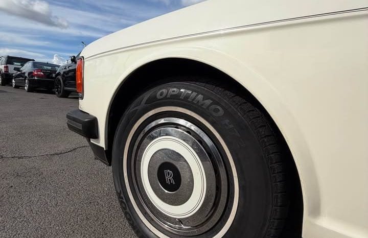 
								1988 Rolls-Royce Silver Spur full									