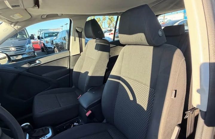 
								2011 Volkswagen tiguan full									