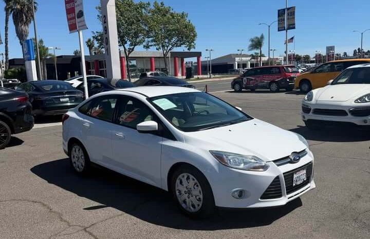 
								2012 Ford Focus full									
