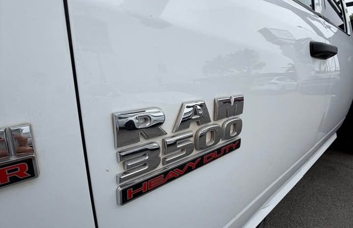 
								2018 Ram 3500 crew cab Tradesman full									