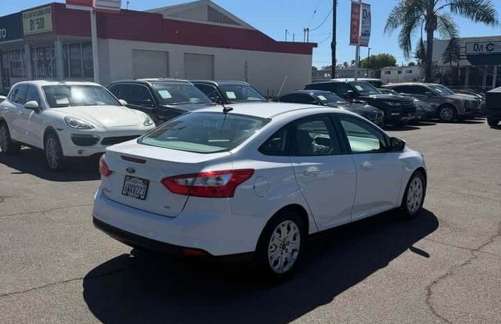 
								2012 Ford Focus full									