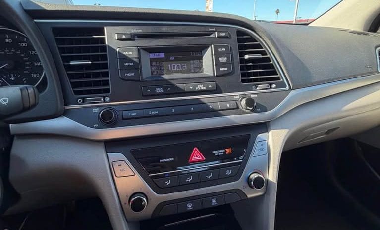 
								2017 Hyundai elantra full									