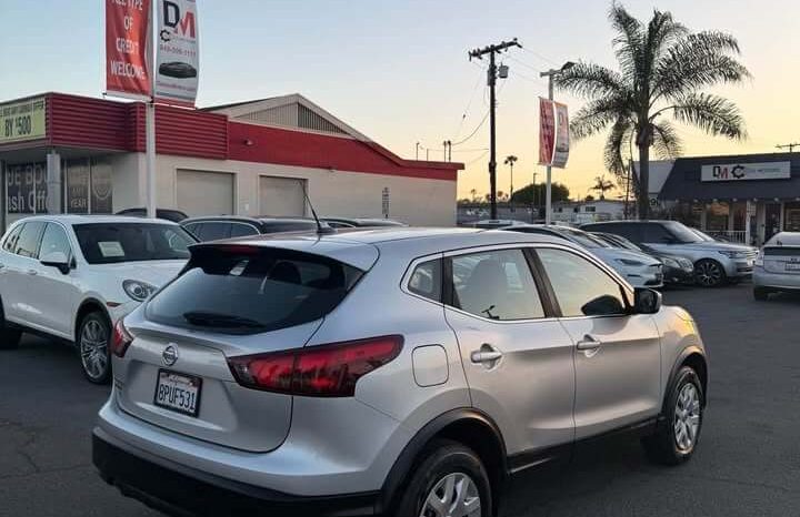 
								2018 Nissan Rogue Sport S full									