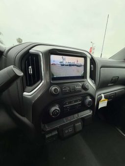 
										2023 Chevrolet Silverado full									