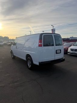 
										2019 Chevrolet express 3500 cargo full									