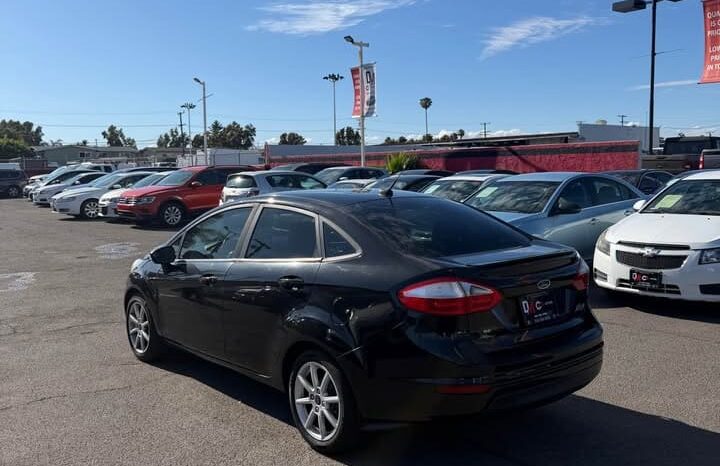 
								2015 Ford fiesta SE full									