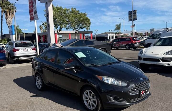 
								2015 Ford fiesta SE full									