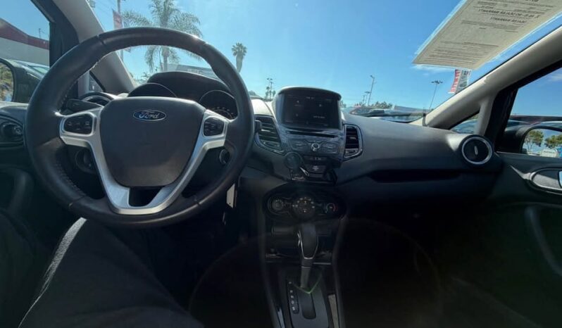 
								2015 Ford fiesta SE full									