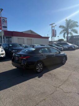 2021 Nissan versa SV