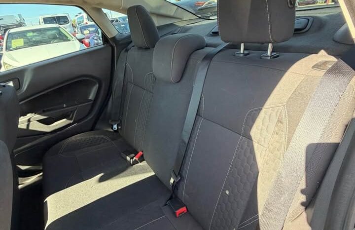 
								2015 Ford fiesta SE full									