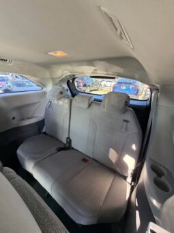 
										2023 Toyota sienna LE Van 4D full									