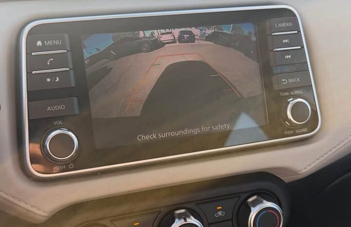 
								2021 Nissan versa SV full									