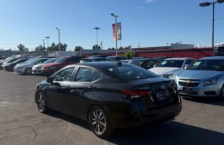 
								2021 Nissan versa SV full									