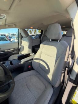 
										2023 Toyota sienna LE Van 4D full									