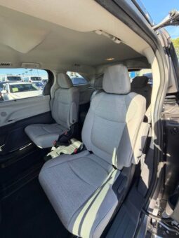 2023 Toyota sienna LE Van 4D