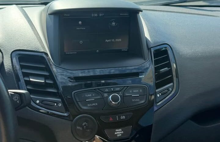 
								2015 Ford fiesta SE full									