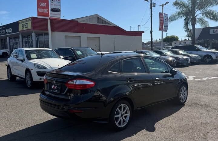 
								2015 Ford fiesta SE full									