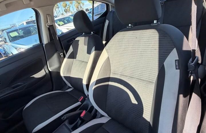 
								2021 Nissan versa SV full									