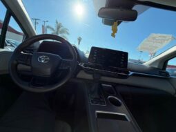 
										2023 Toyota sienna LE Van 4D full									