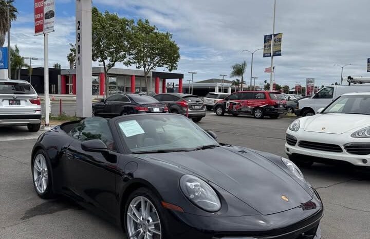 
								2024 Porsche 911 Carrera Cabriolet 2D full									