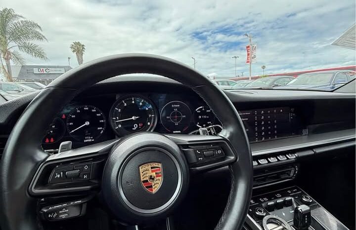 
								2024 Porsche 911 Carrera Cabriolet 2D full									