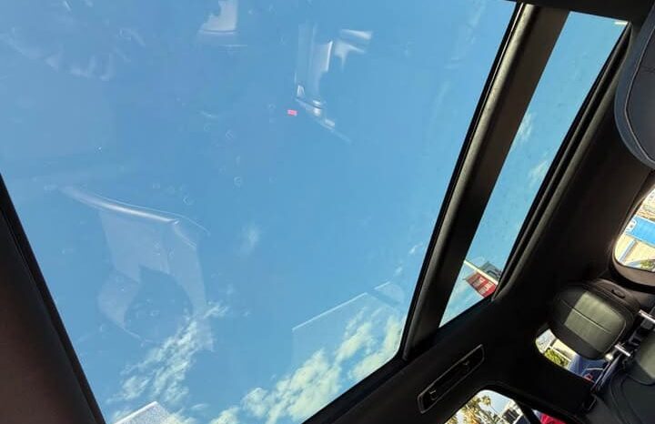 
								2025 Land Rover range rover sport P360 SE full									