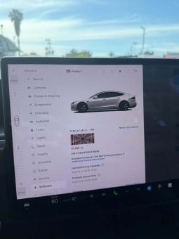 
										2022 Tesla model s Plaid full									