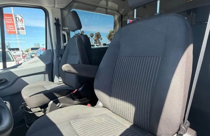 
								2019 Ford transit 350 passenger van XLT w/Medium Roof Van 3D full									