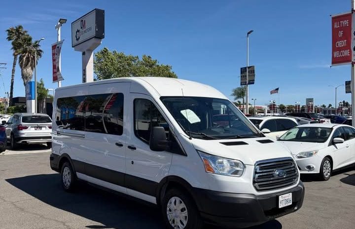 
								2019 Ford transit 350 passenger van XLT w/Medium Roof Van 3D full									