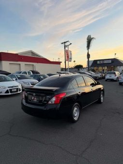 
										2013 Nissan versa full									