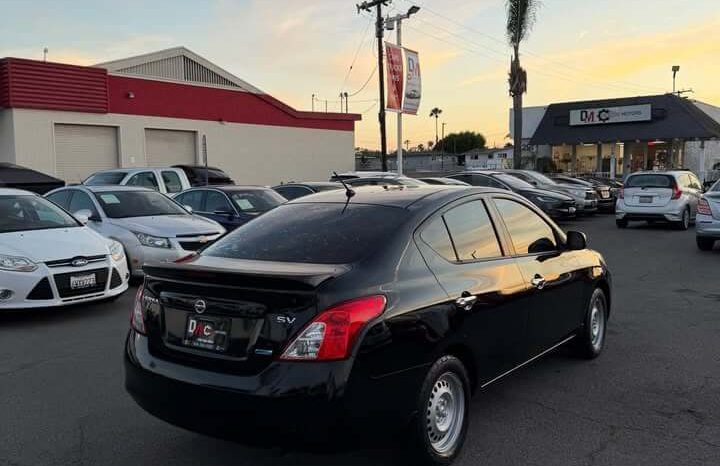 
								2013 Nissan versa full									