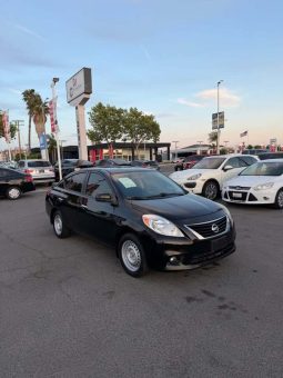 
										2013 Nissan versa full									