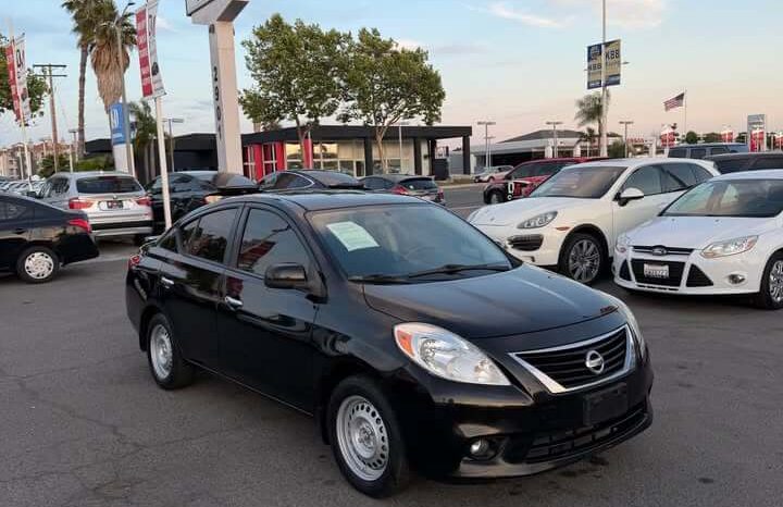 
								2013 Nissan versa full									