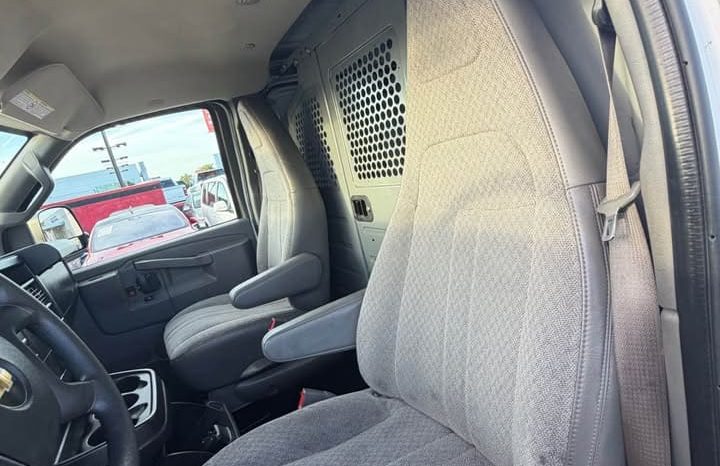 
								2019 Chevrolet express 3500 cargo full									