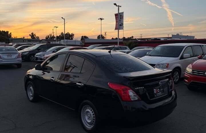 
								2013 Nissan versa full									
