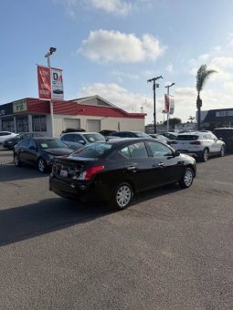 
										2015 Nissan versa full									