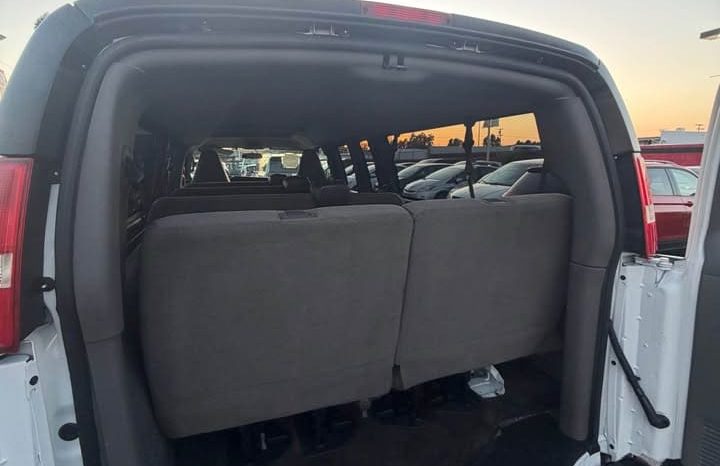 
								2018 Chevrolet express 3500 passenger full									