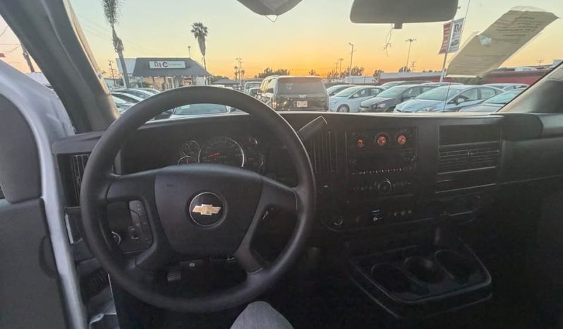
								2018 Chevrolet express 3500 passenger full									