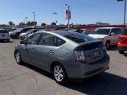 
										2005 Toyota Prius full									